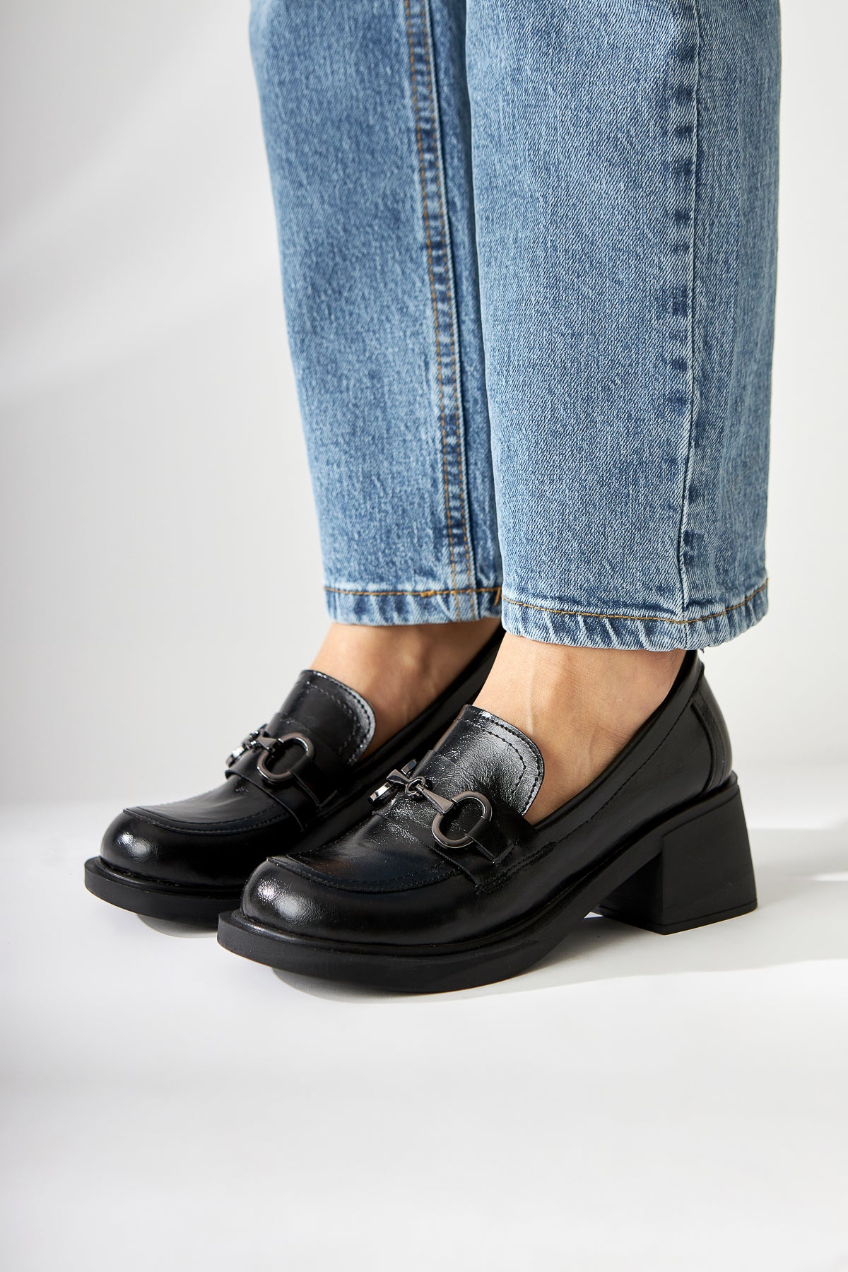 Berita Black Thick Heeled Women’s Shoes