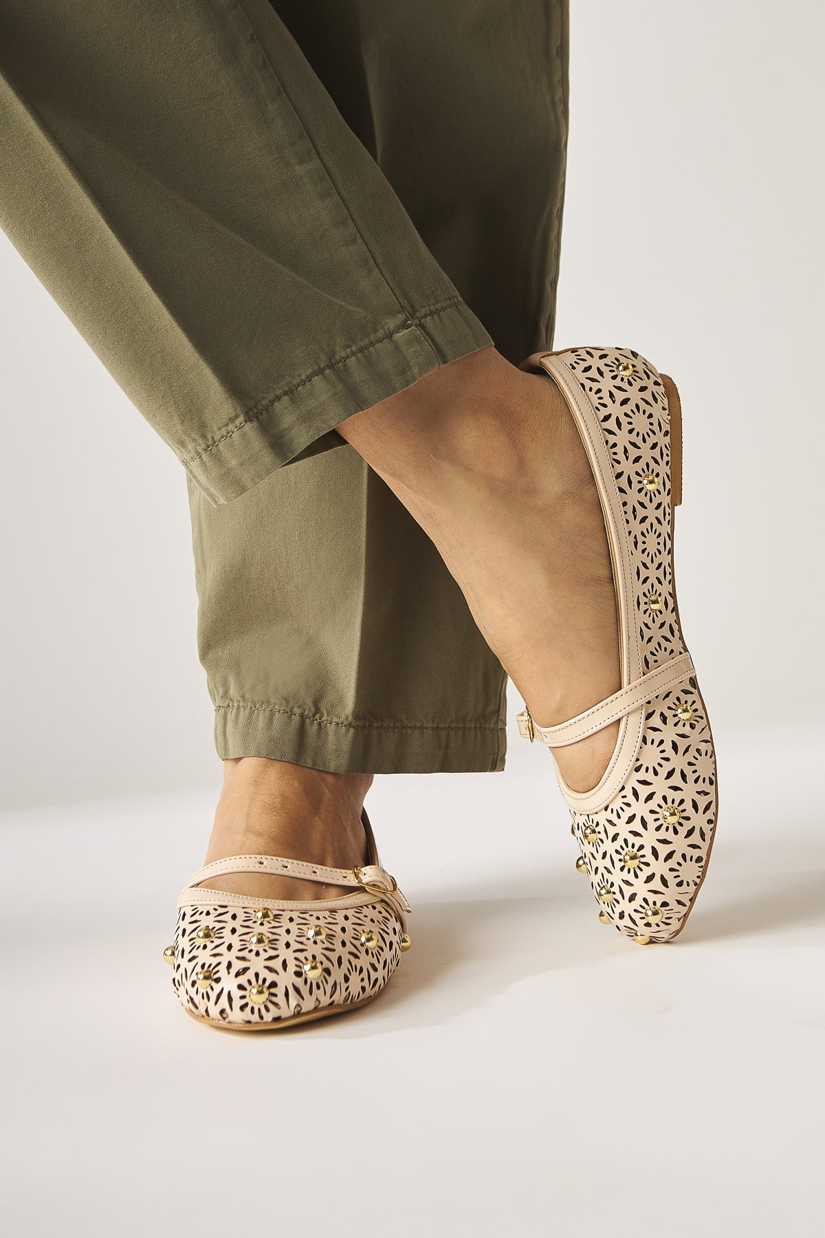 Jara Cream Ethnic Patterned Perforated Women's Ballet Shoe