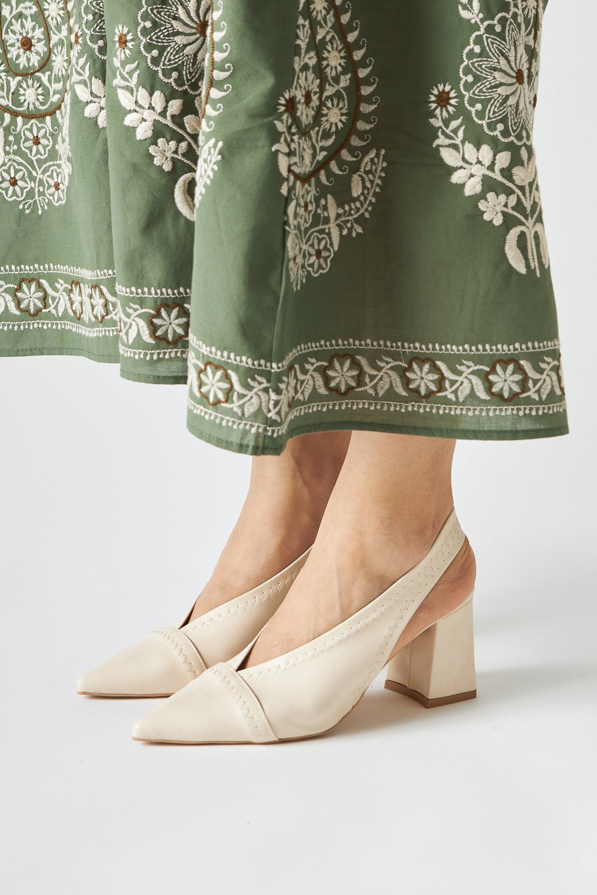 Essie Ecru Pointed Toe Elastic Stitch Detail Thick Heel Women's Shoes