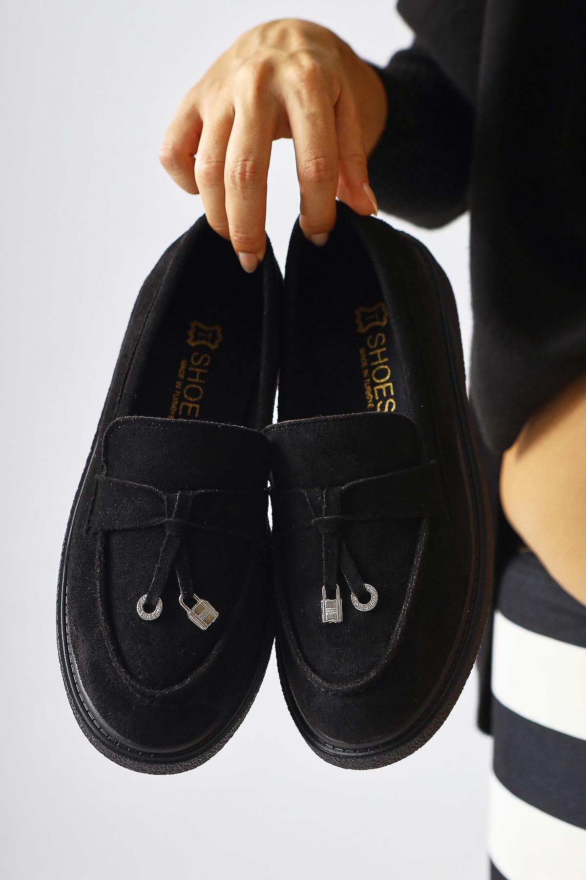 Francina Black Suede Shoe with Tassel Detail and Accessory