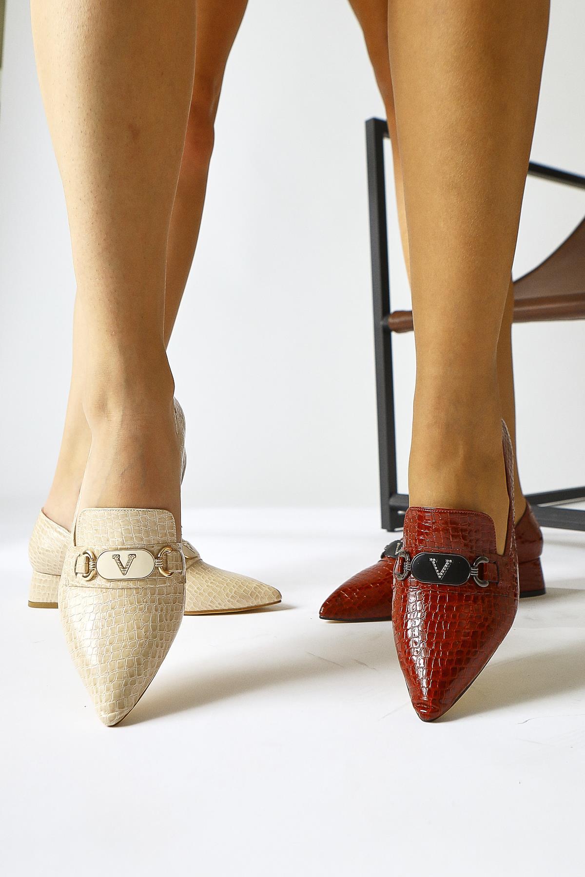 Jilan – Burgundy Croc-Embossed Leather-Look Buckle-Detail Pointed-Toe Shoe (Women)