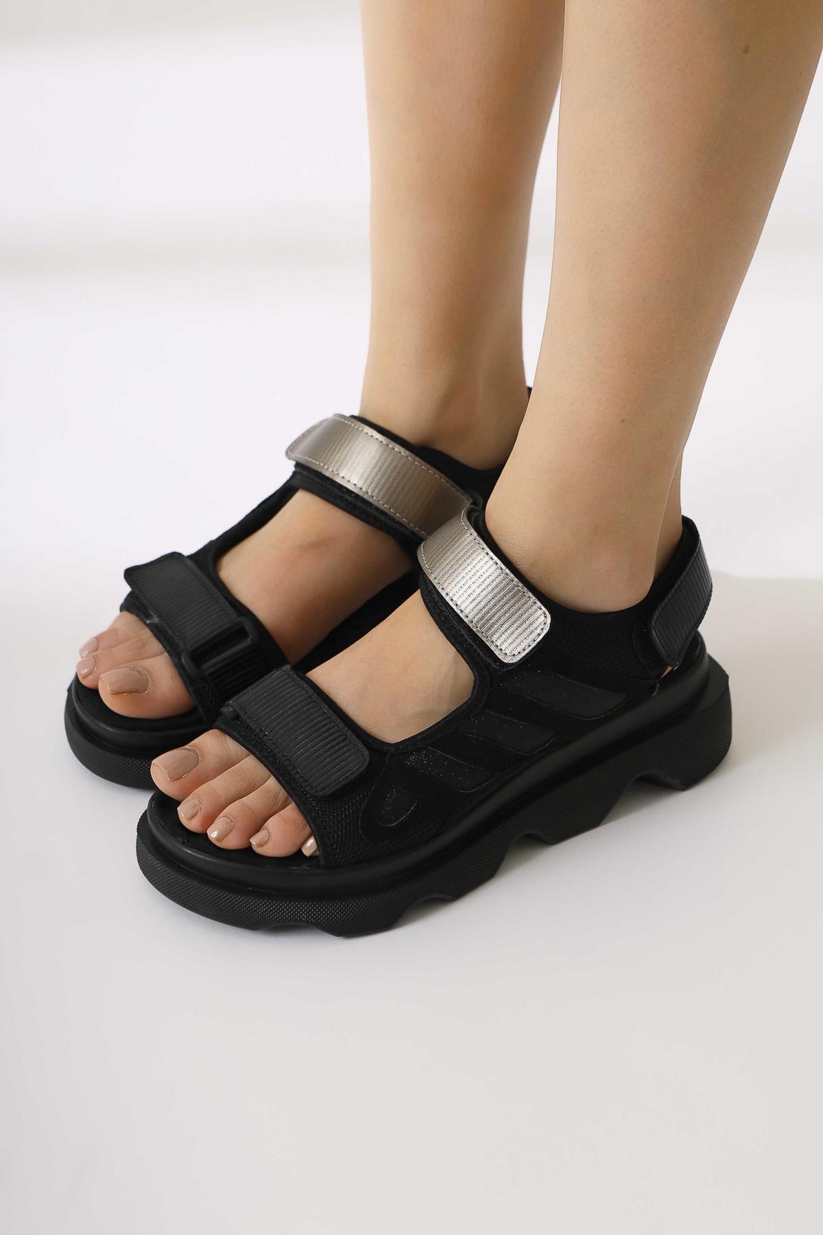 Quan Black Sandals with Glitter Detail and Comfortable Sole