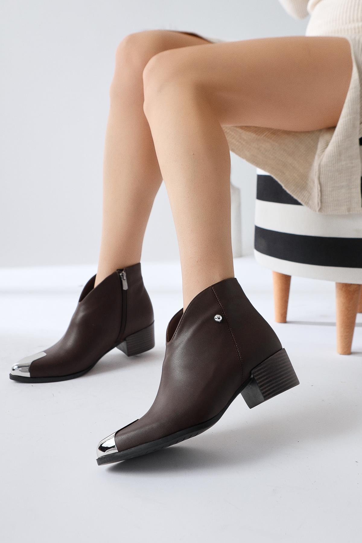 Jay – Brown Pointed-Toe Metal-Detail Boot (Women)