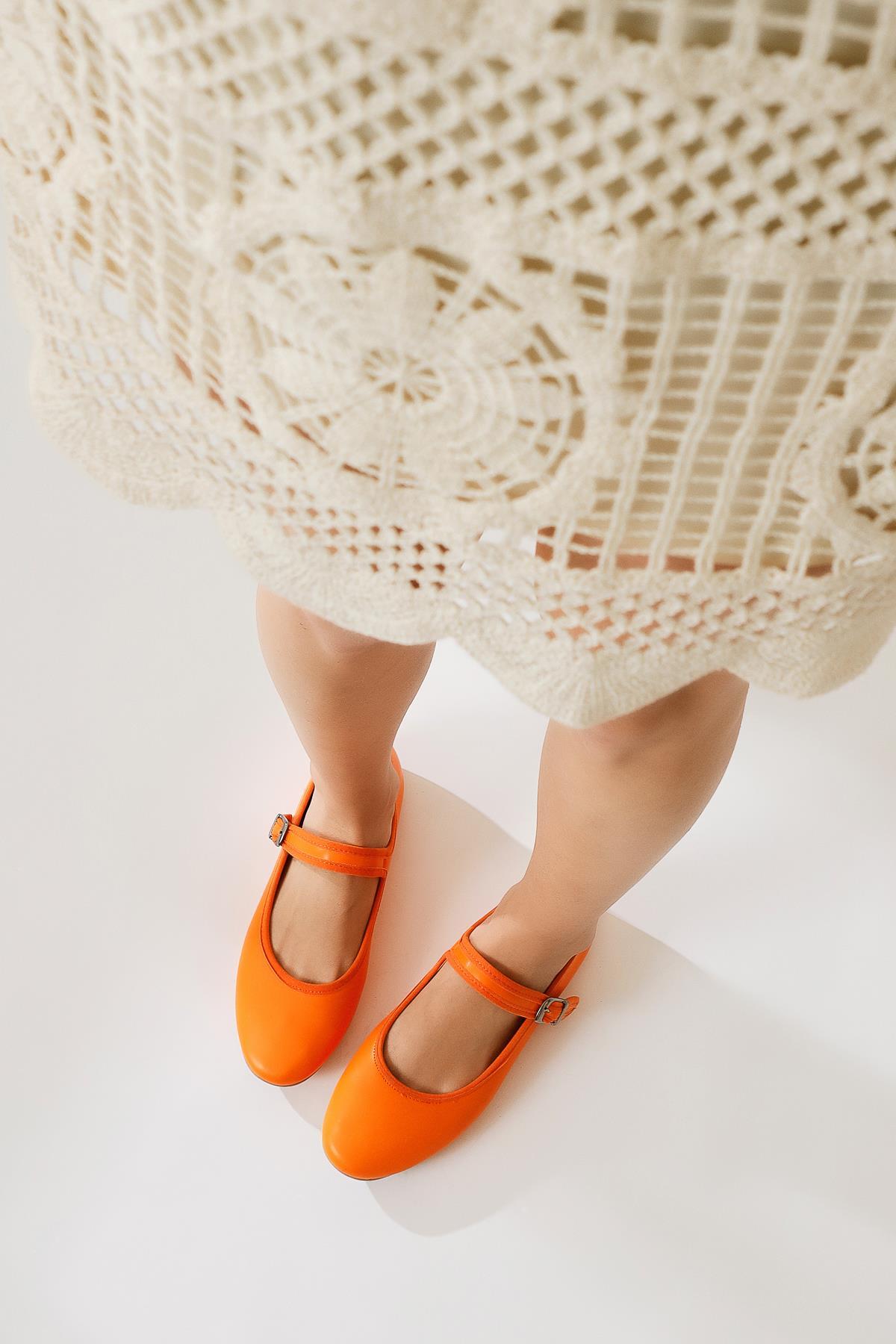 Nili – Orange Single-Strap Oval-Toe Ballet Flat (Women)