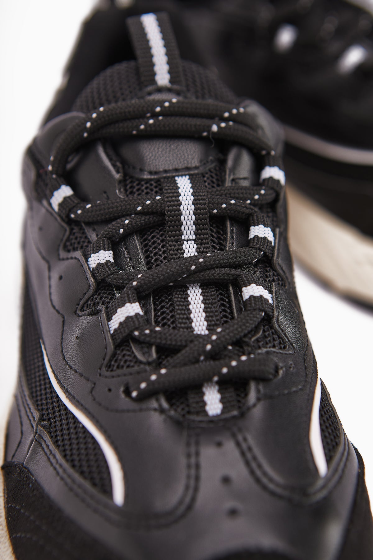 Rozhin Black Thick Sole Women's Sport Shoe