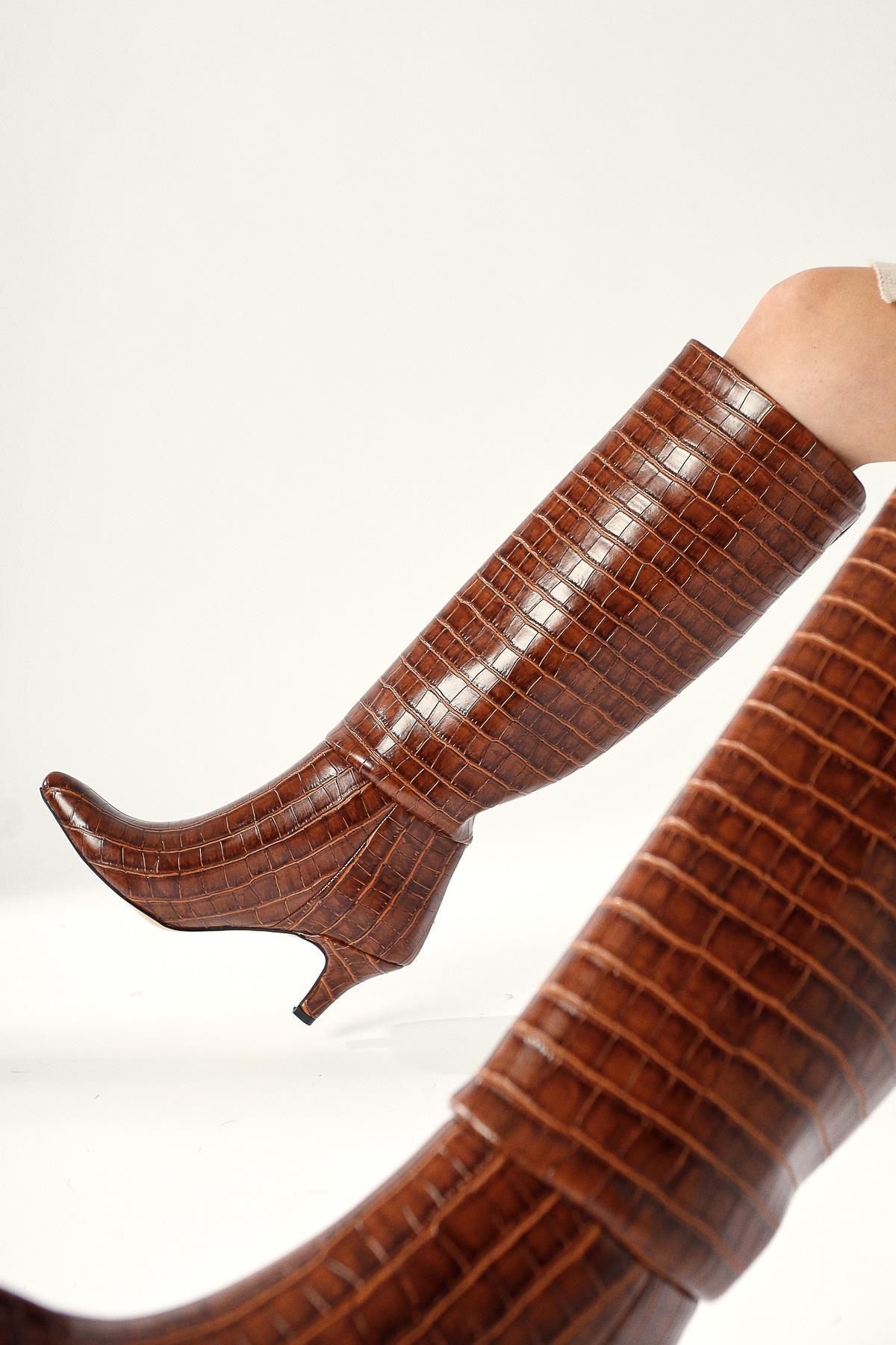 Milika Taba Pointed Toe Short Heeled Pull-On Boot