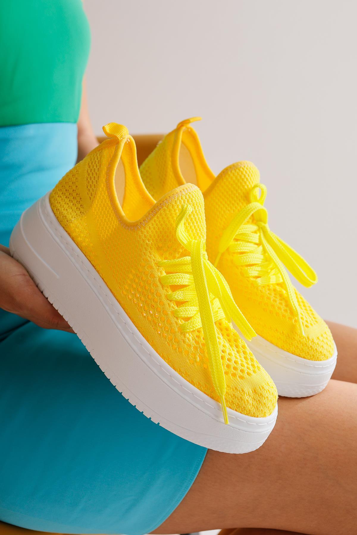 Benito – Lemon Knit Stretch Thick-Sole Sneaker (Women)