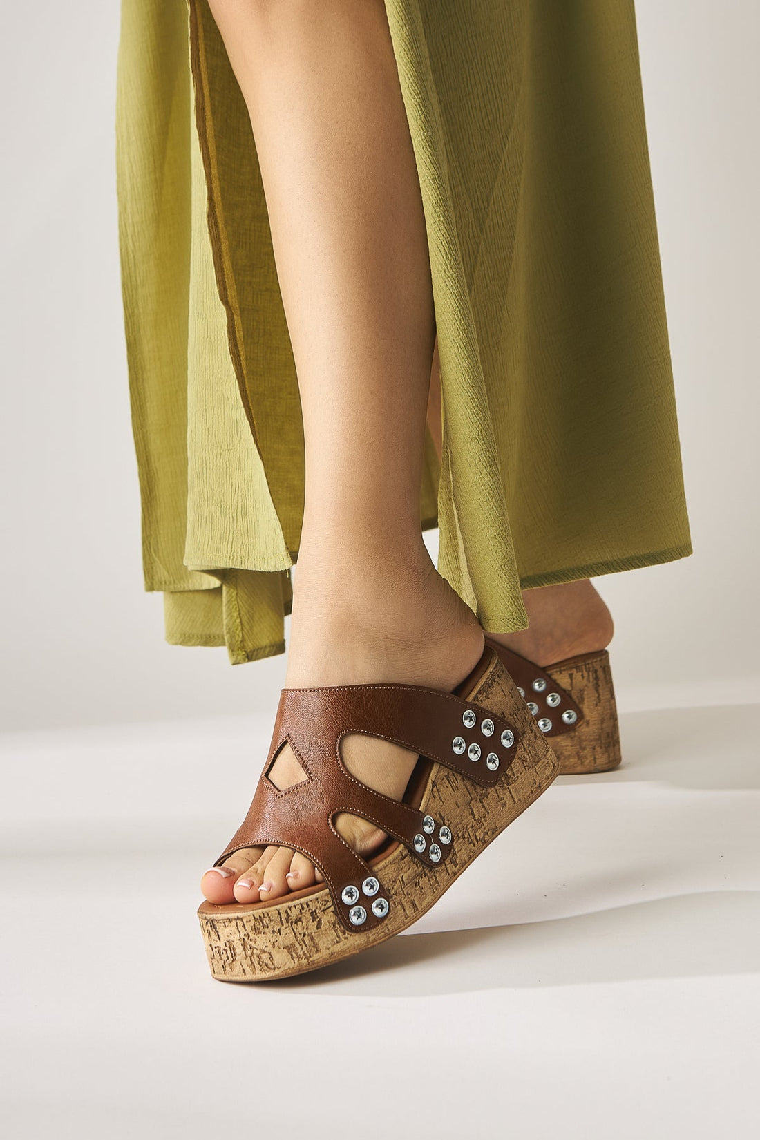 Freya Taba Women's Slipper with Vida Details