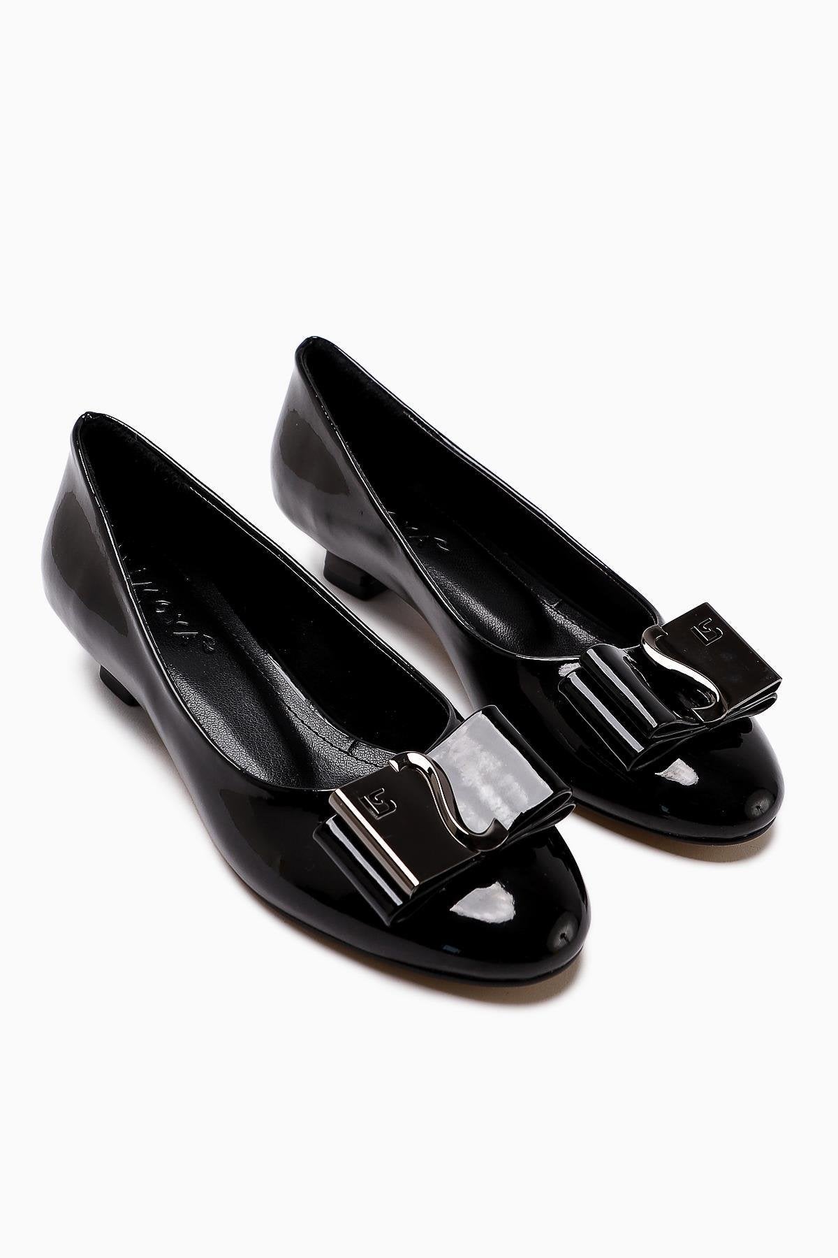 Sian – Black Patent Buckle-Detail Low-Heel Shoe (Women)