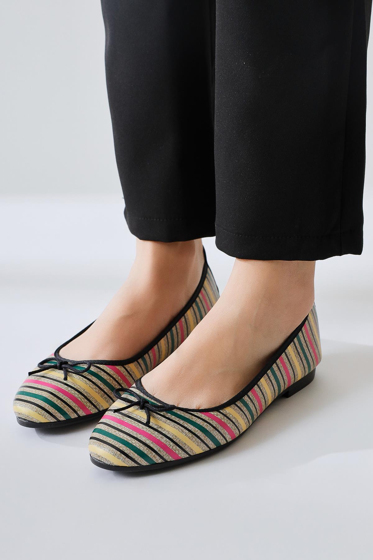 Melin – Black Striped Printed Bow-Detail Ballet Flat (Women)