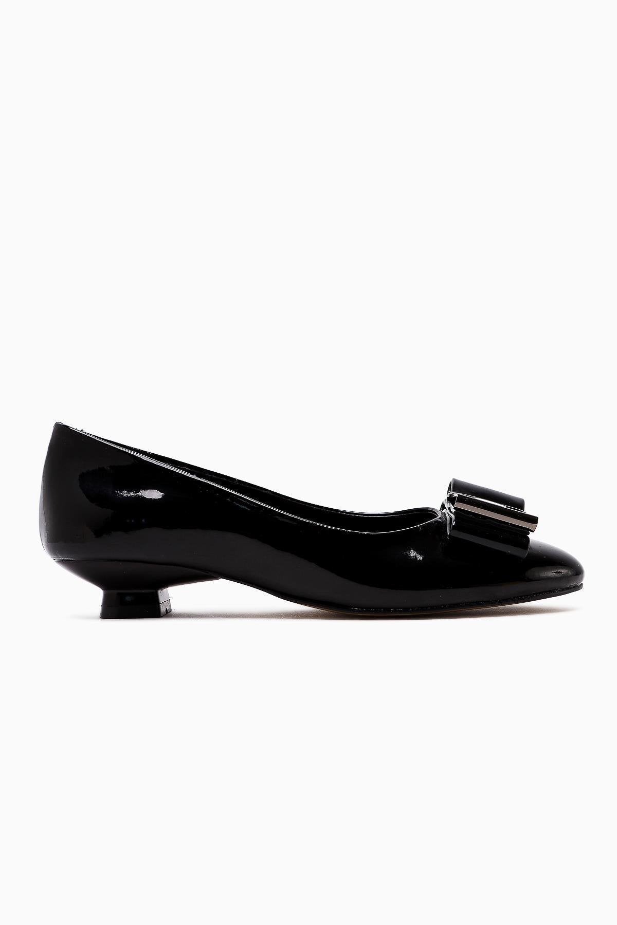Sian – Black Patent Buckle-Detail Low-Heel Shoe (Women)
