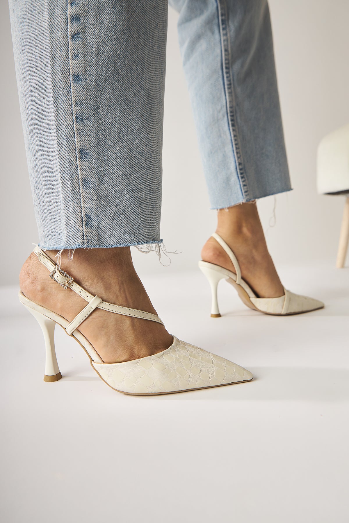 Sarah Genuine Leather – Beige Croc-Embossed Pointed-Toe Heeled Shoe (Women)