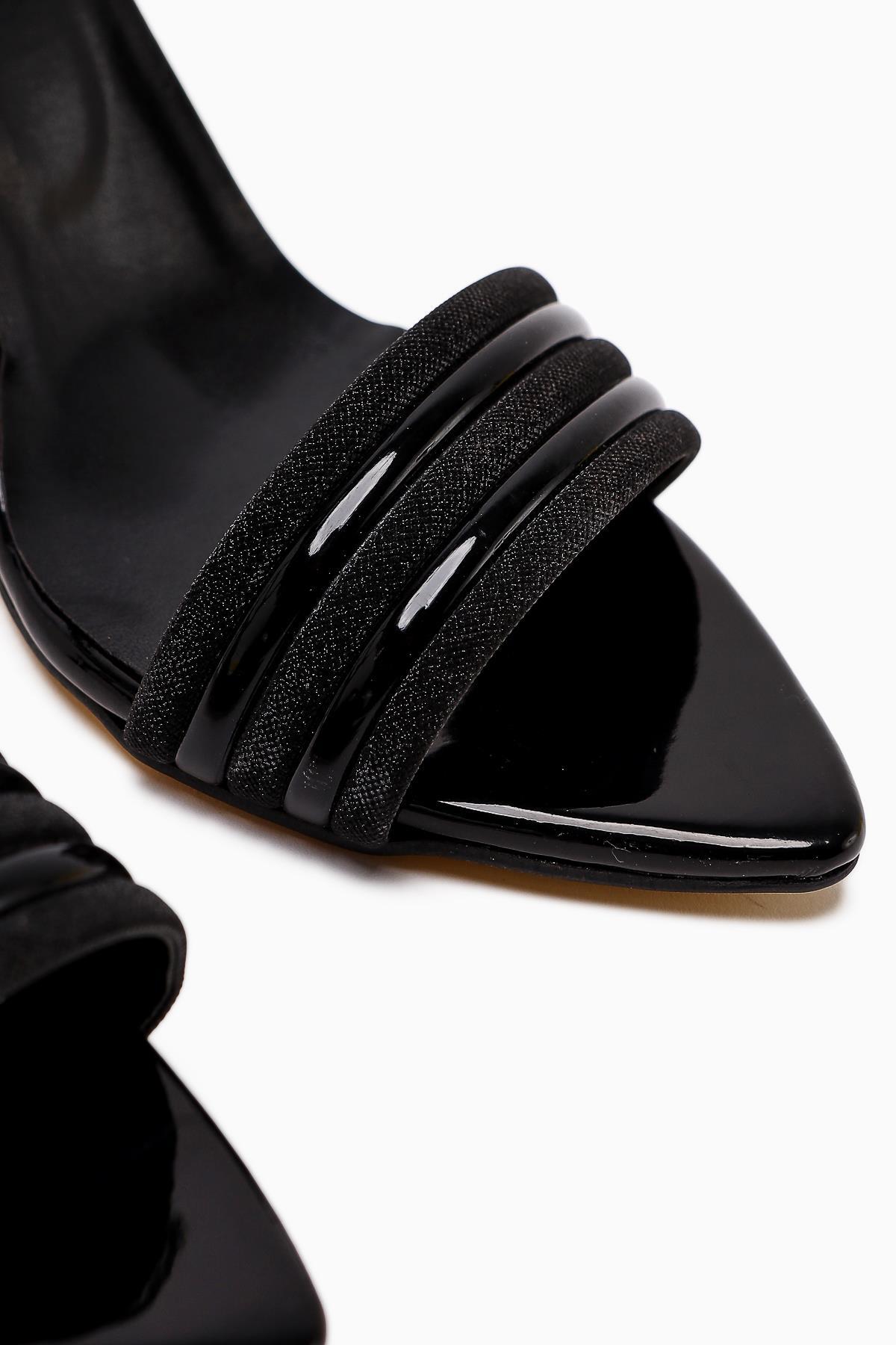 Julianna Black Patent Pointed Toe Glitter Detailed Women’s Sandal