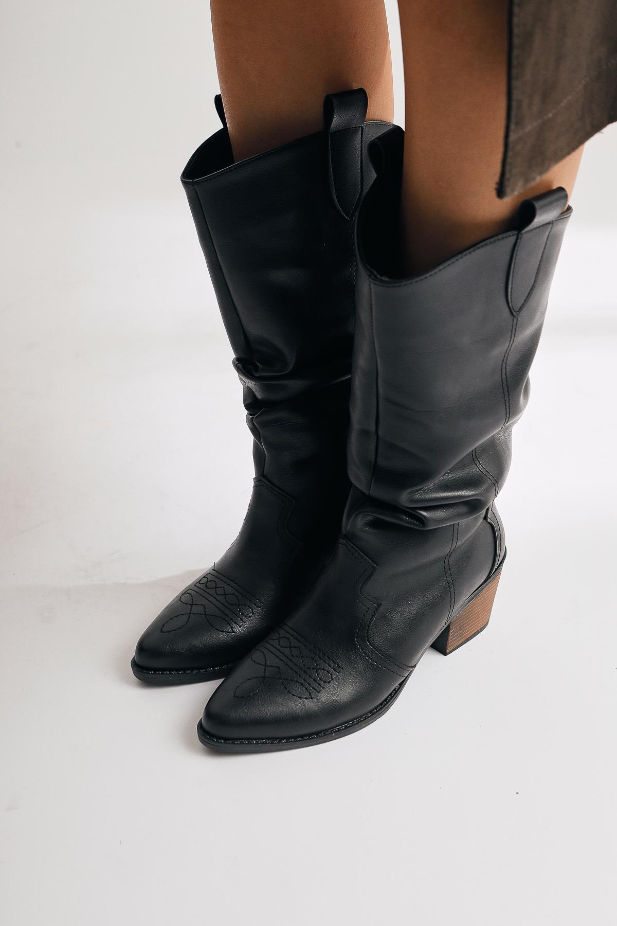 Lise-Britt – Black Gusseted Embroidered Western Boot (Women)