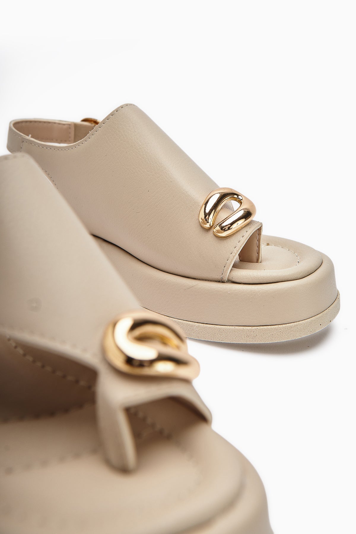 Troya Beige Toe-Post Buckled Women's Sandals