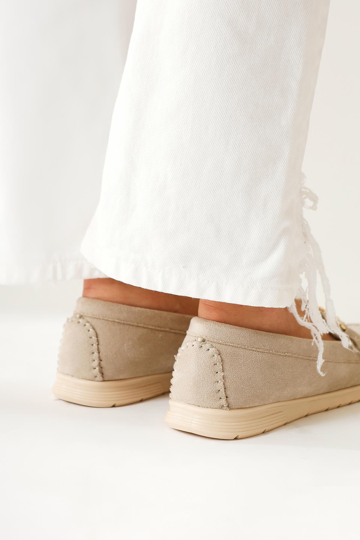 Turi – Cream Buckle-Detail Casual Shoe (Women)