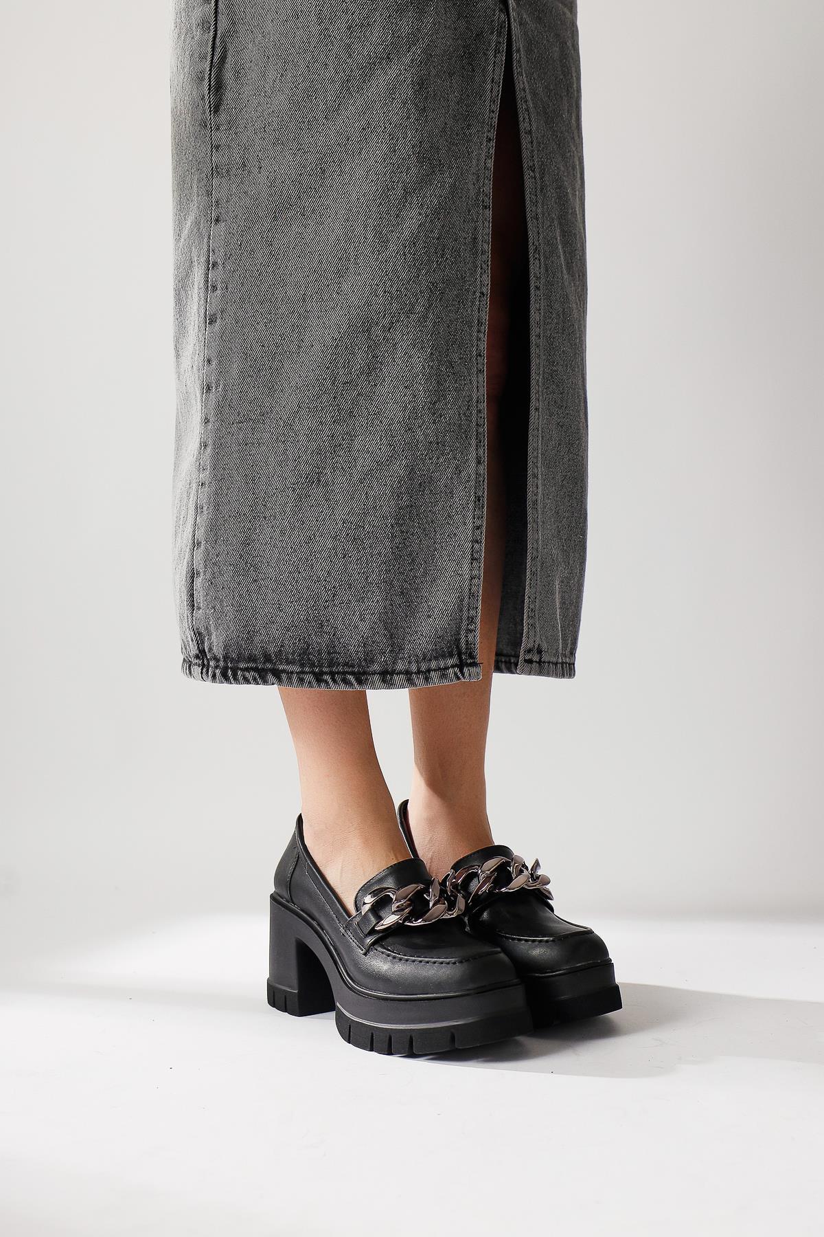 Chanpen Black Buckle Detail Platform Daily Shoe