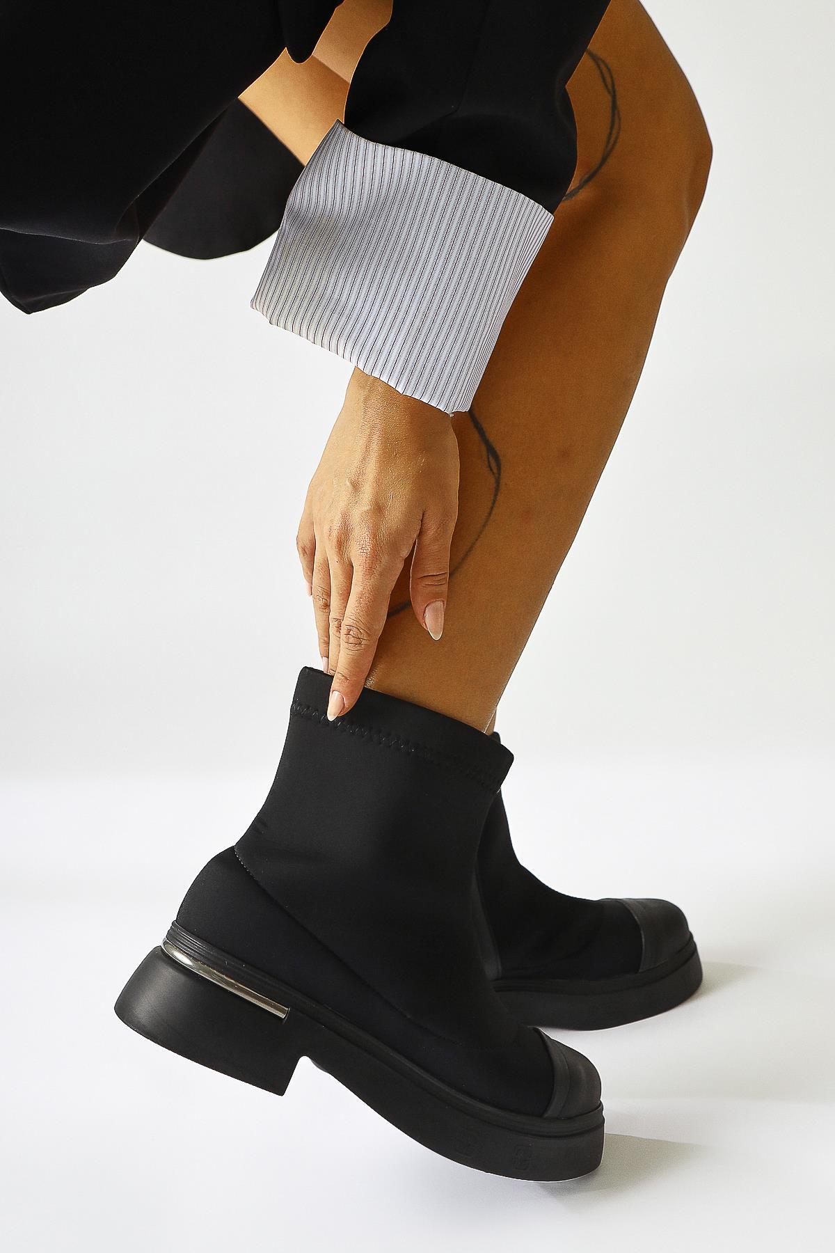 Kaiza – Black Leather-Detail Diver Fabric Boot (Women)