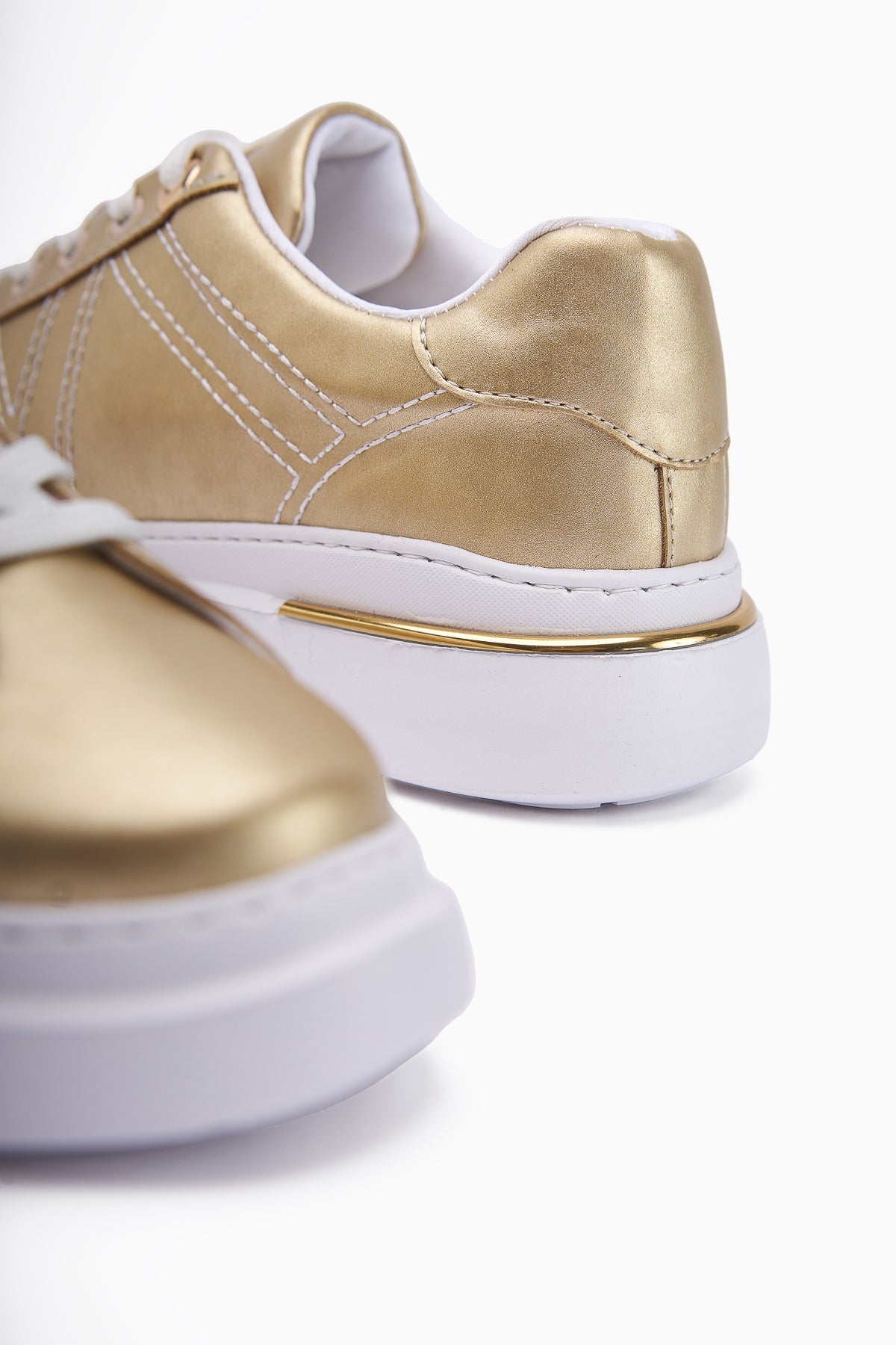 Anastazia – Gold Heel-Detail Sneaker (Women)