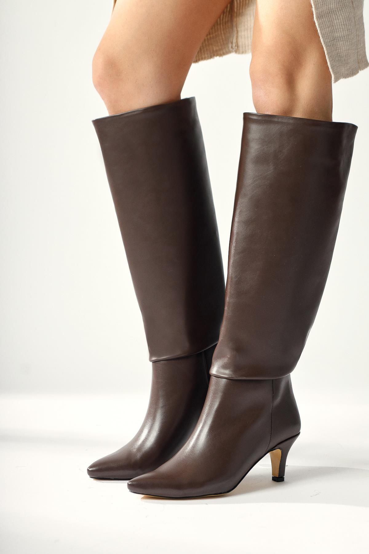 Milika Brown Pointed Toe Short Heel Pull-On Boots