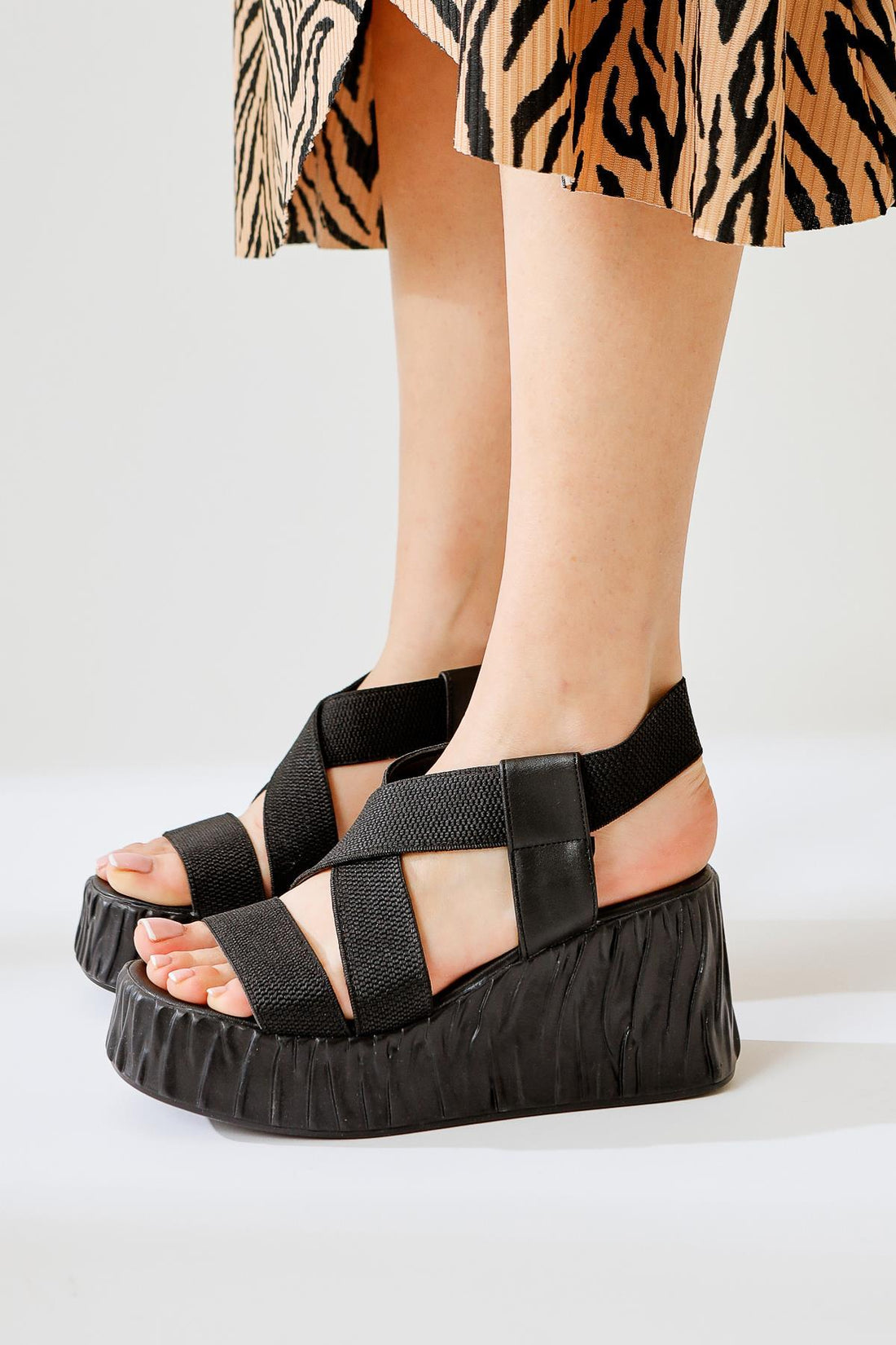 Mujda – Black Elastic-Band Wedge Shoe (Women)