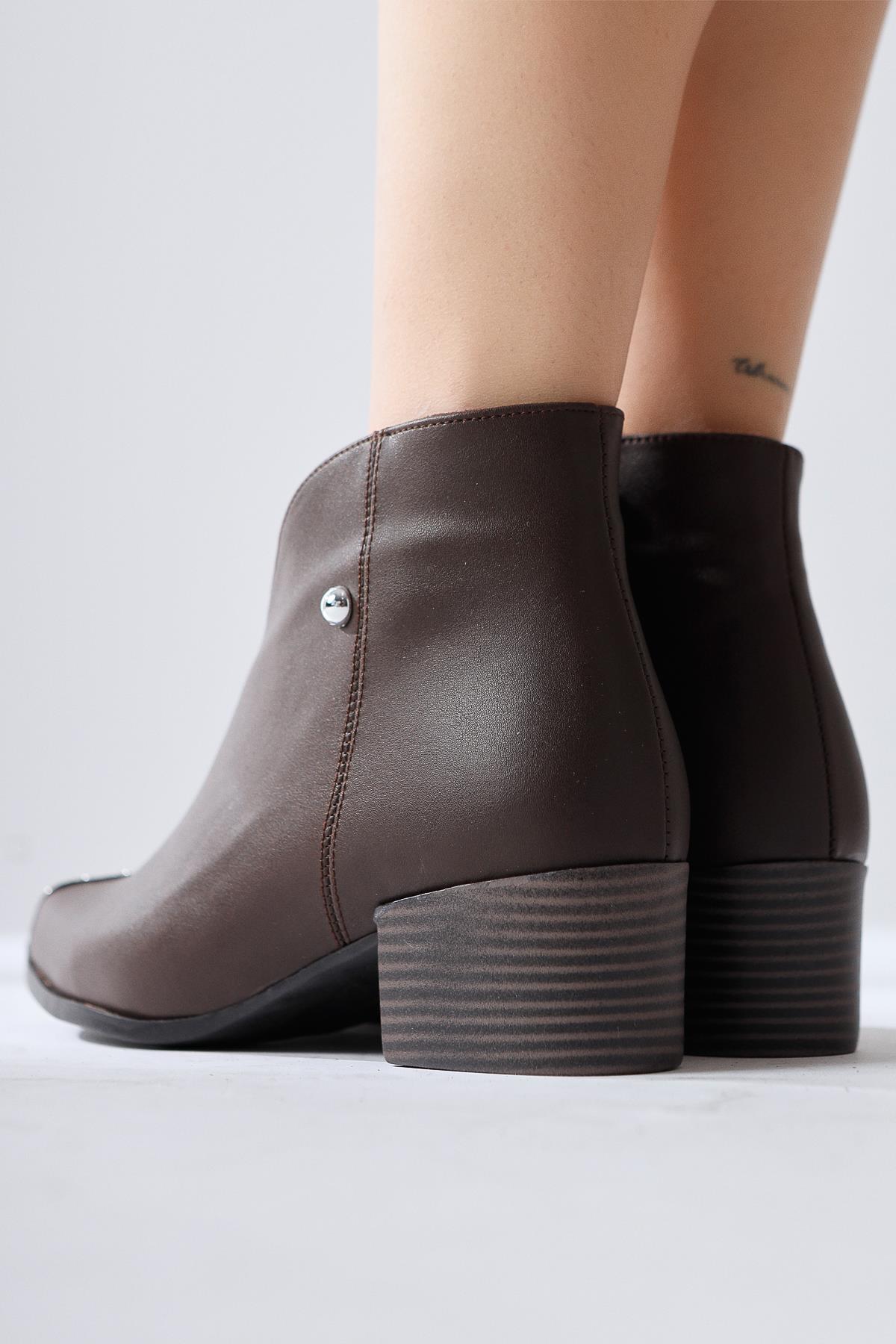 Jay – Brown Pointed-Toe Metal-Detail Boot (Women)