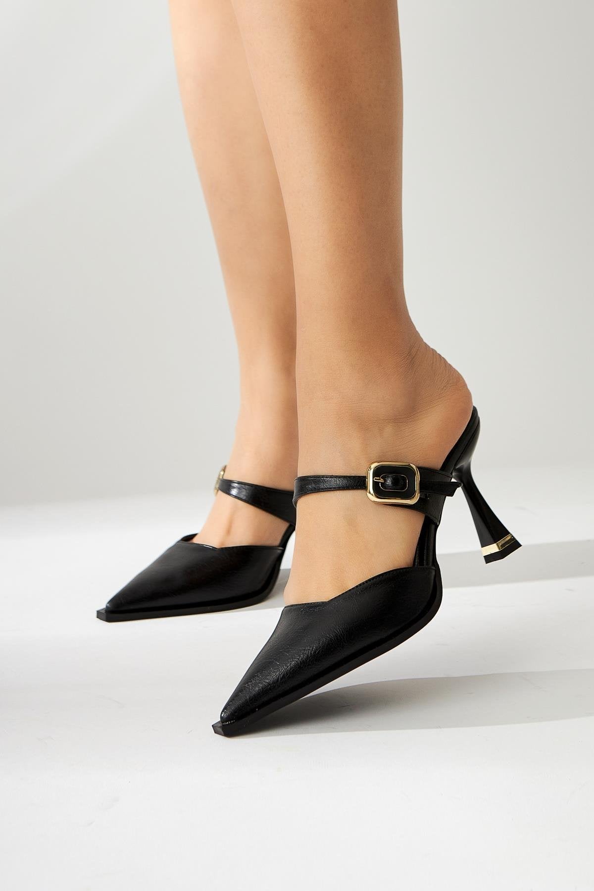 Yim Black Buckled Closed Toe Women’s Heeled Shoes