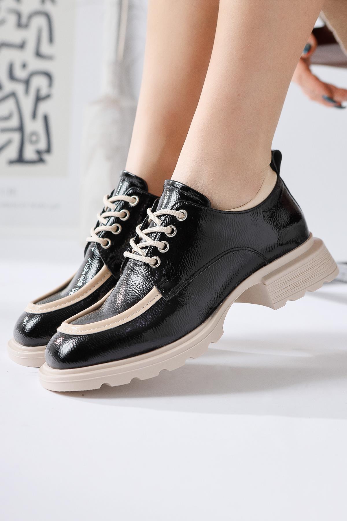 Niven – Black Crinkled Patent Beige-Detail Loafer (Women)