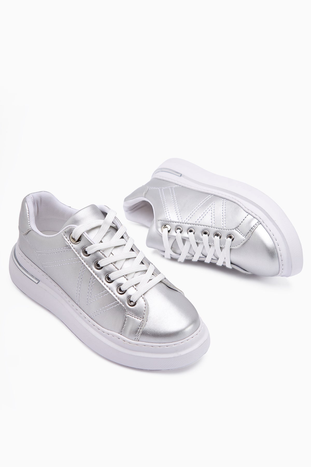 Anastazia – Silver Heel-Detail Sneaker (Women)