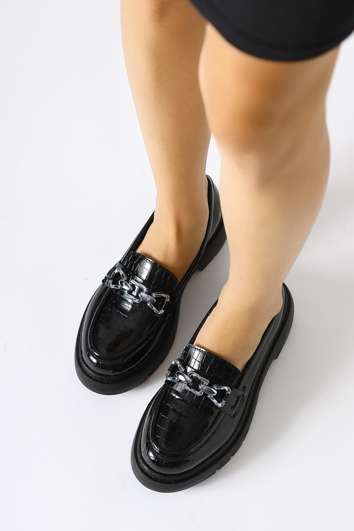 Lucin – Black Croc-Embossed Chain Buckle-Detail Loafer (Women)