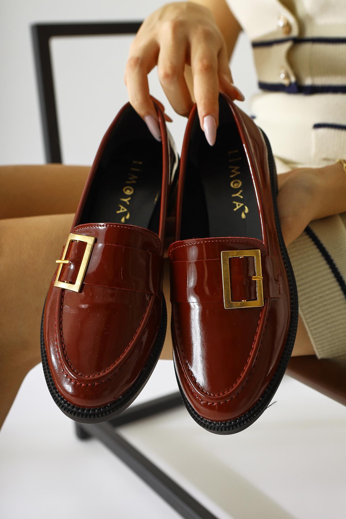 Arnesa Burgundy Patent Leather Shoe with Buckle Detail