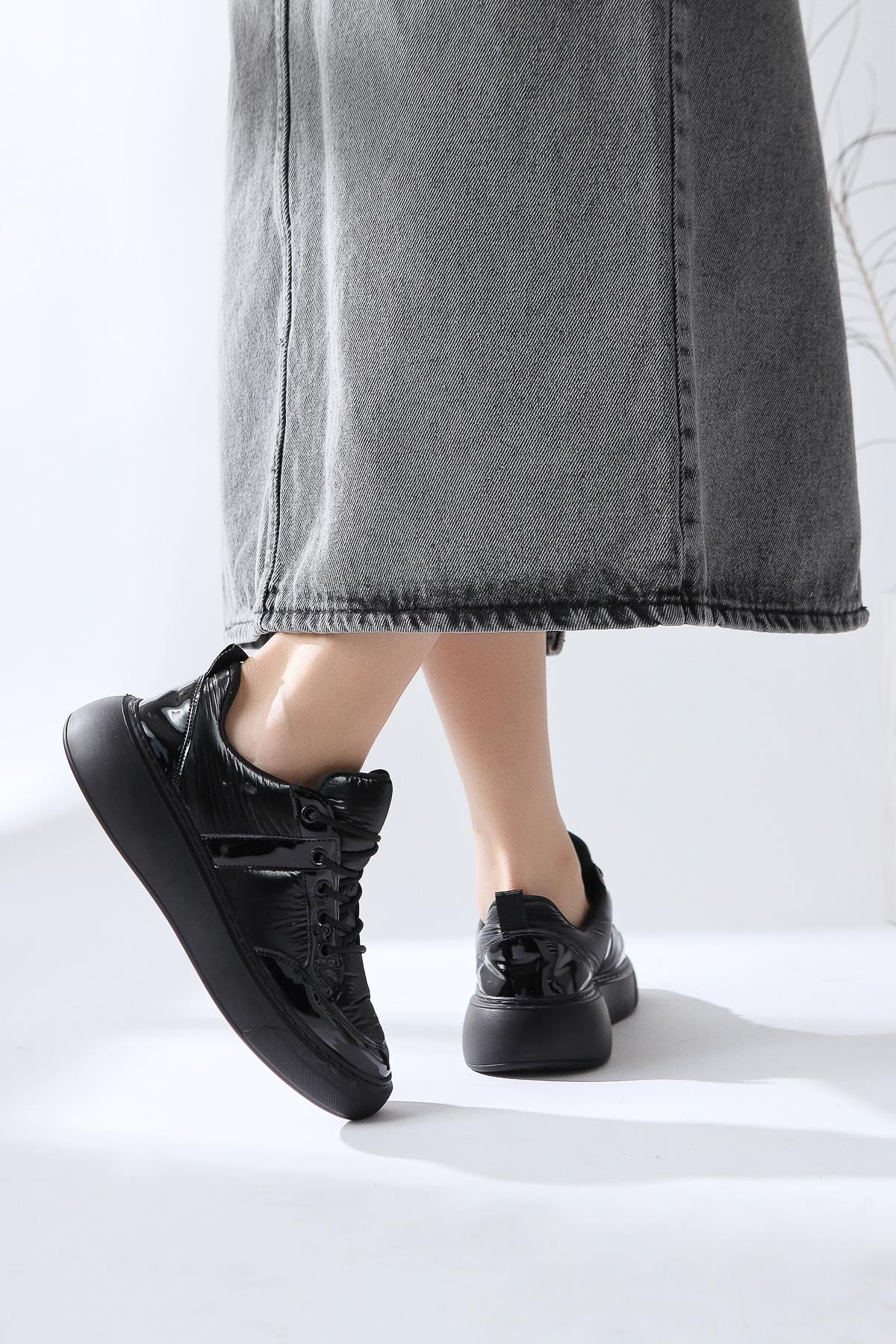 Jakleen Black Patent Leather Detailed Parachute Sneakers