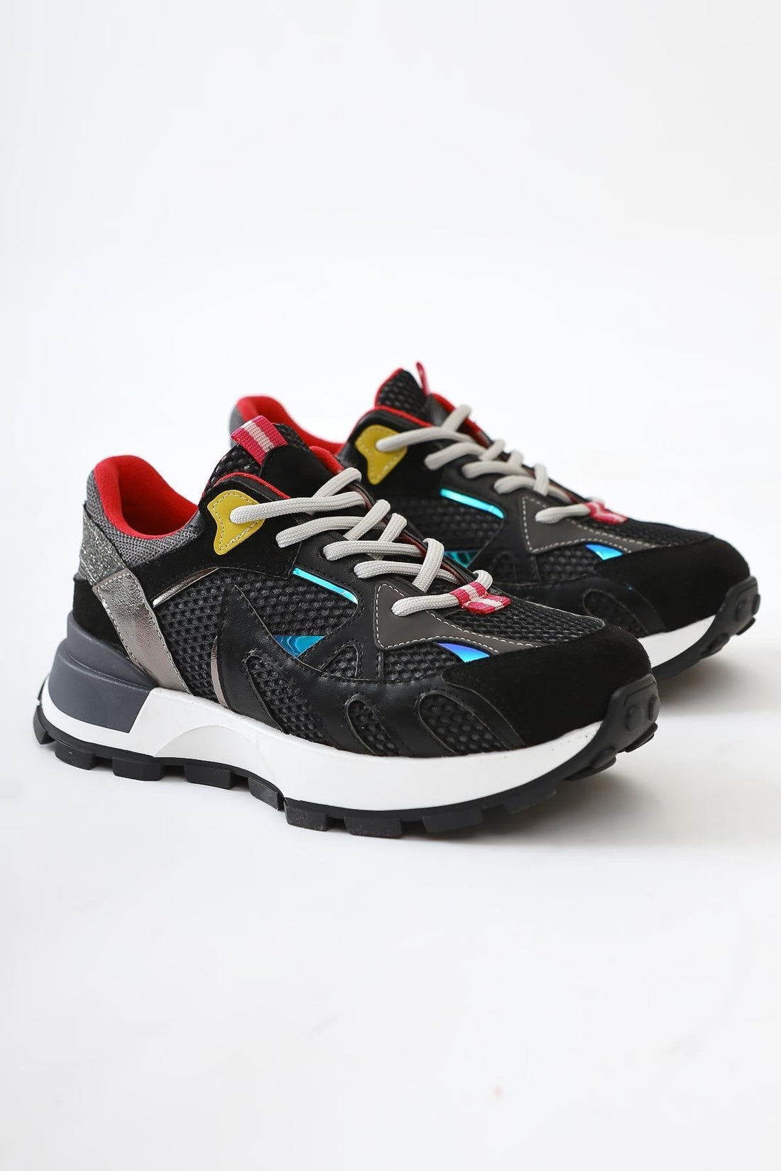 Moe – Black Mesh-Detail Lace-Up Sneaker (Women)