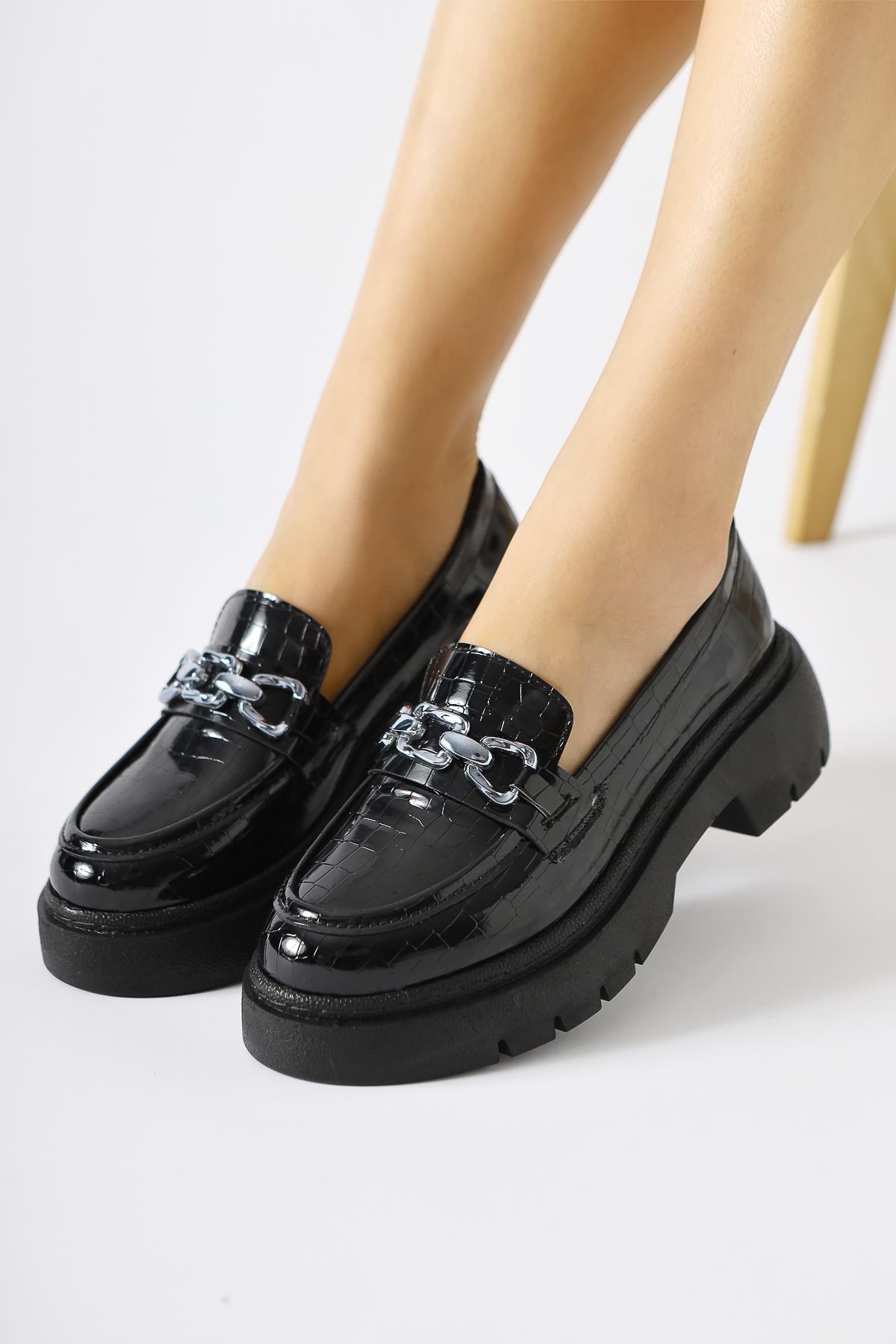 Lucin – Black Croc-Embossed Chain Buckle-Detail Loafer (Women)