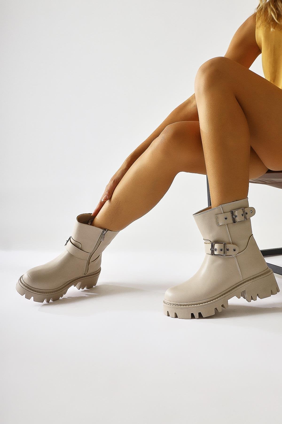 Veneta – Cream Belt-Detail Boot (Women)