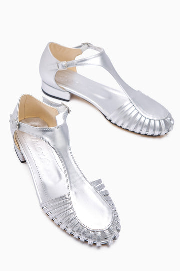 Jonna Silver Closed-Toe Buckled Women's Sandal