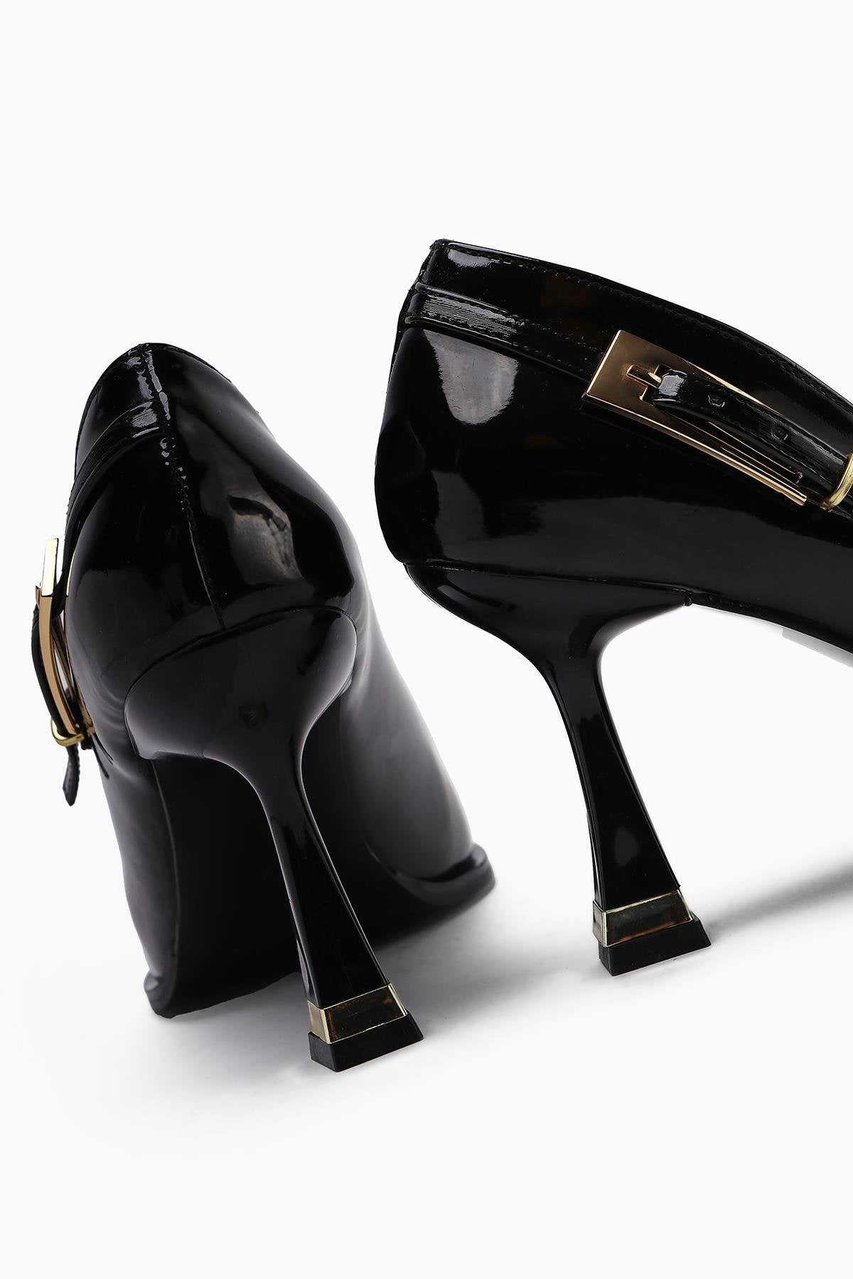 Mithra – Black Patent Vegan Material Pointed-Toe Buckle-Detail Heeled Shoe (Women)