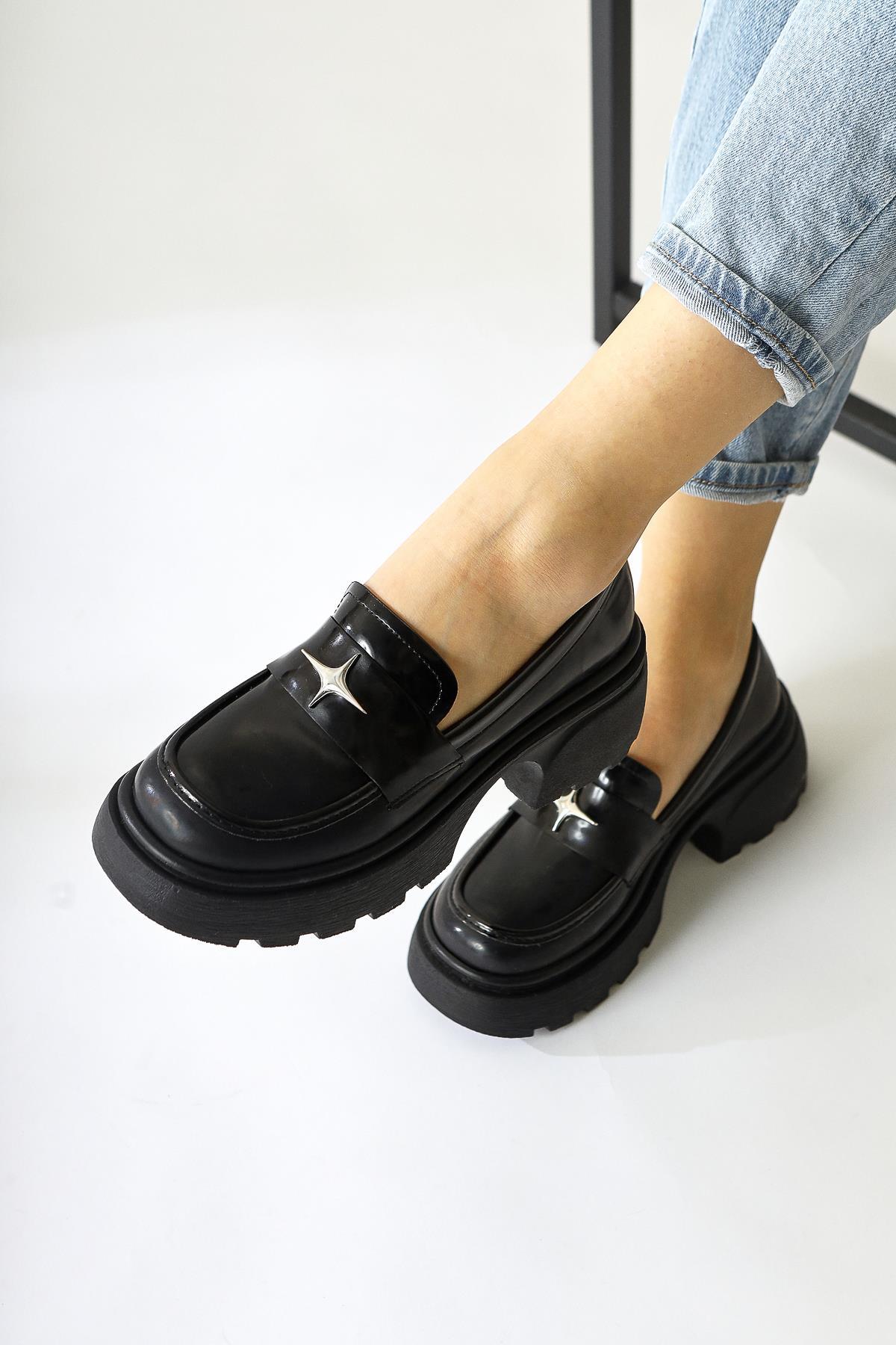 Leza Black Patent Leather Moccasin with Star Accessory