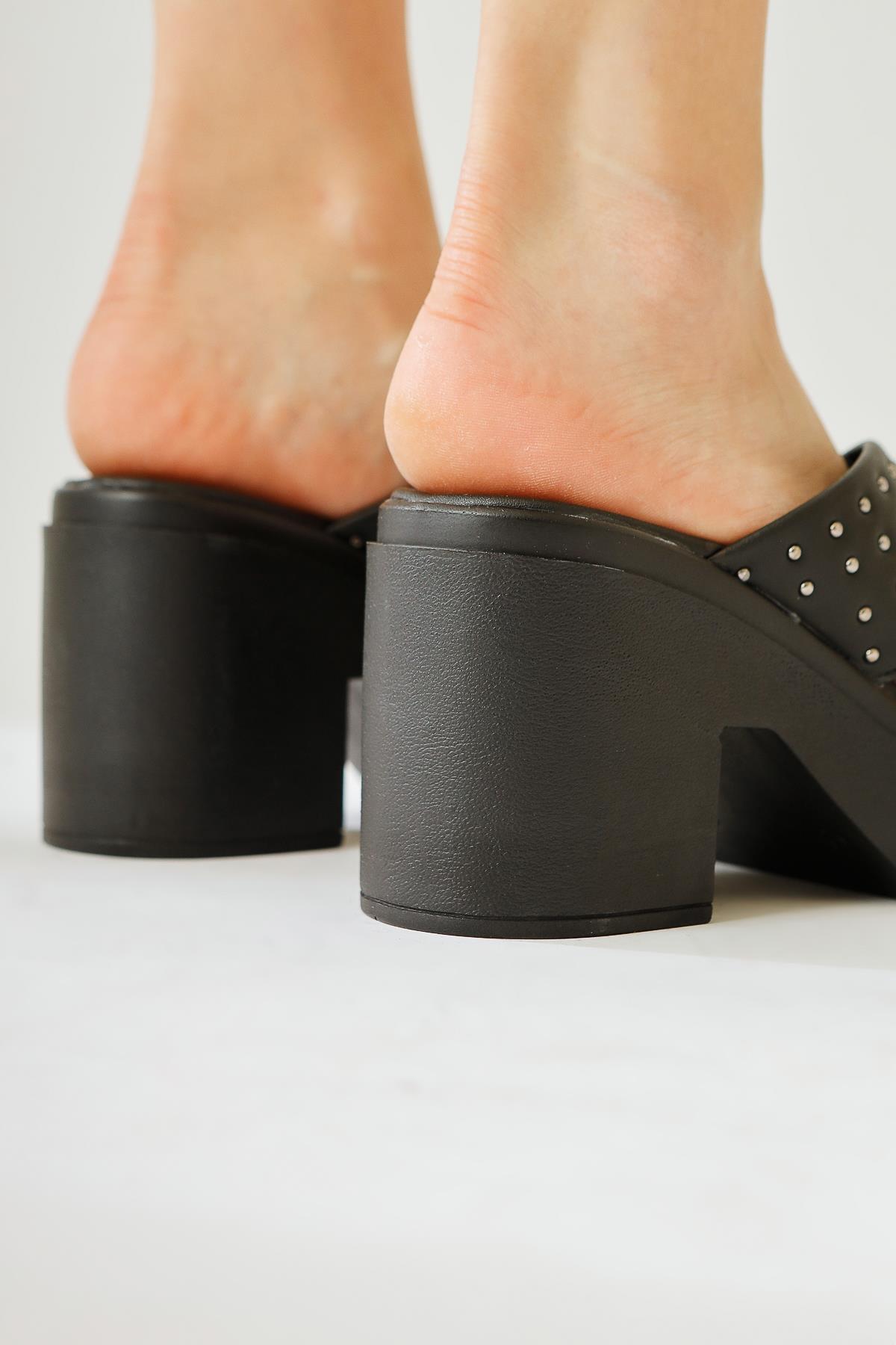 Zion – Black Thick Cross-Strap Stud-Detail Platform Slide (Women)