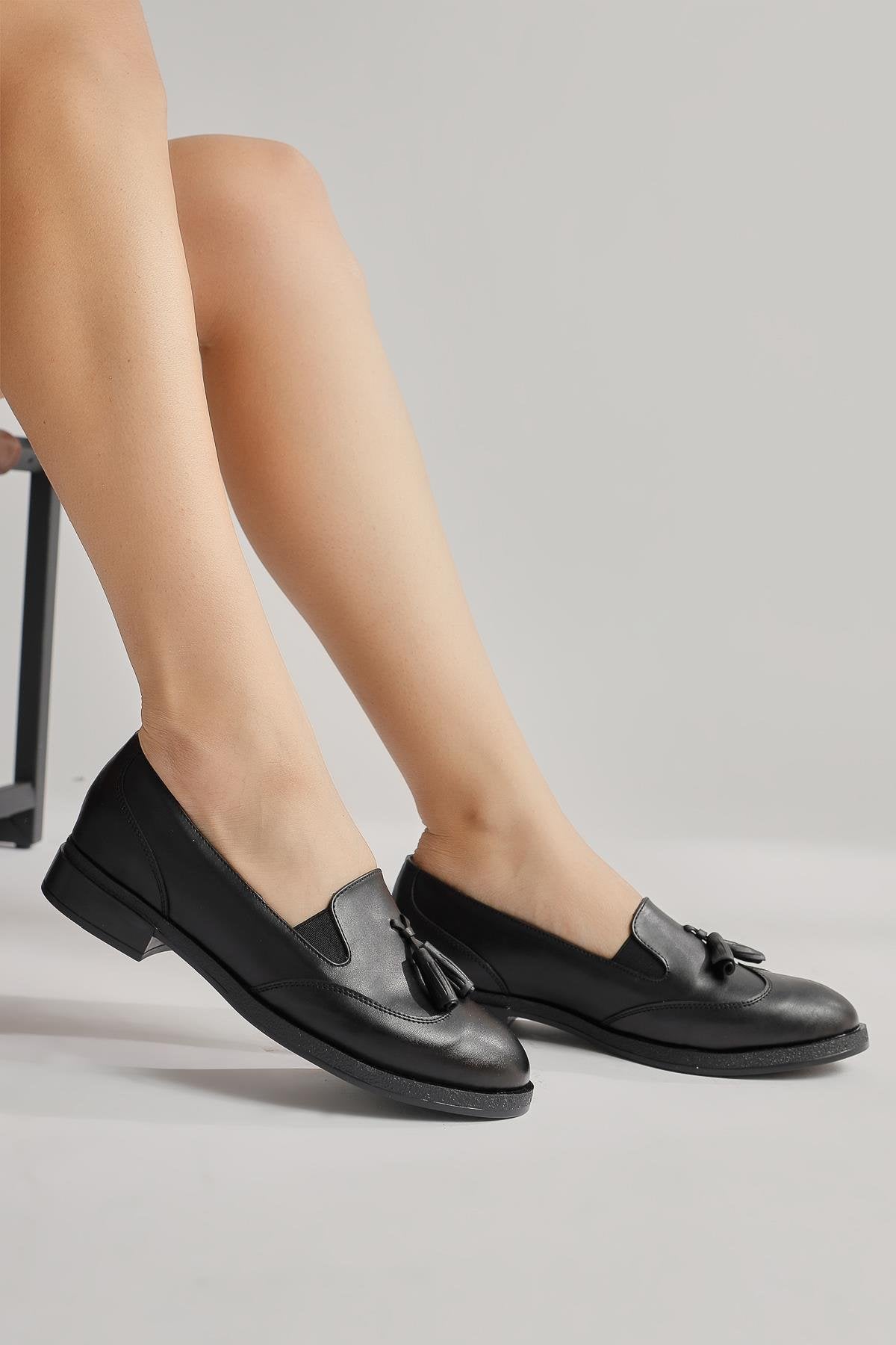 Vinny – Black Tassel-Detail Everyday Shoe (Women)