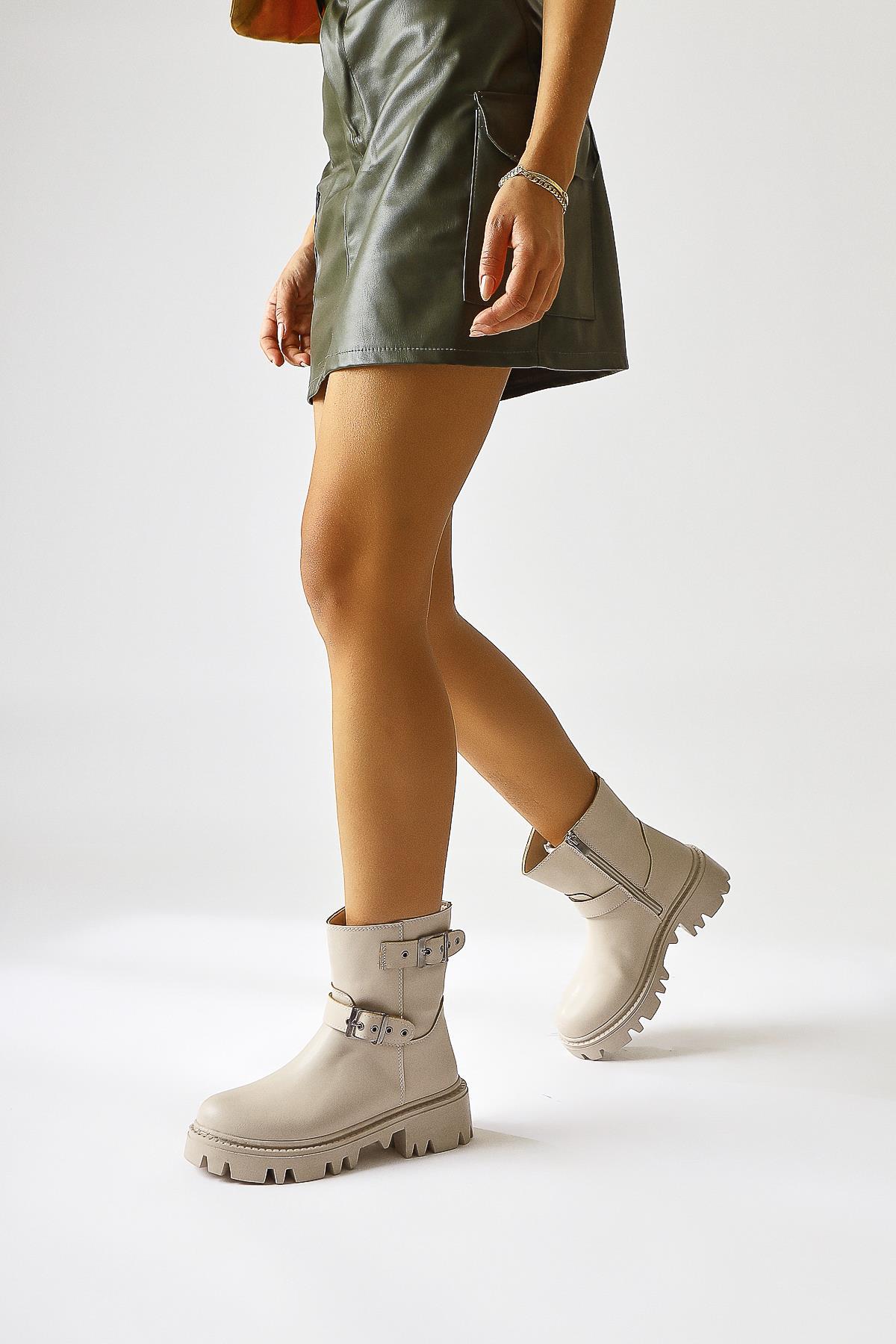 Veneta – Cream Belt-Detail Boot (Women)