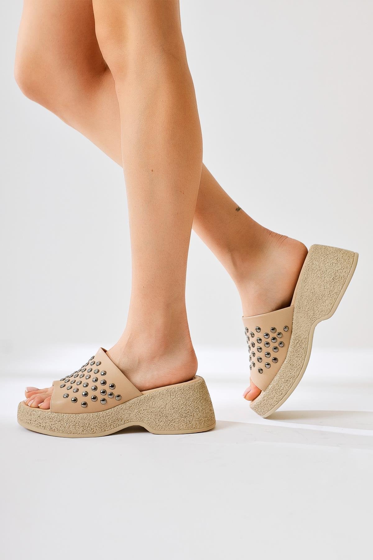Fenthe – Nude Studded-Detail Thick-Sole Slide (Women)